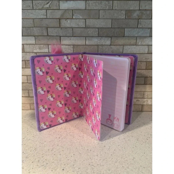 Despicable‎ Me unicorn note book bj - Picture 3 of 3